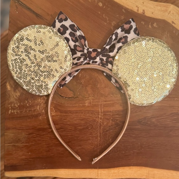 🐭Disney Sequined Mouse Ears, Set of 2 - Picture 12 of 13